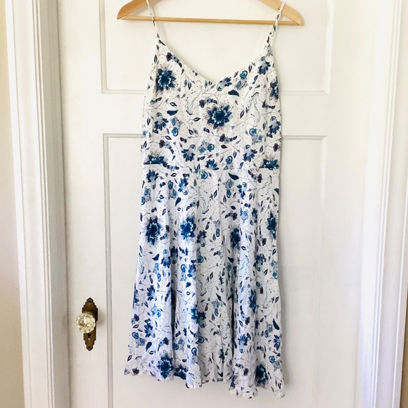 GAP Fit & Flair Blue Floral Cami Summer Dress Ruched Back Lined Women’s Sz M - Picture 14 of 14